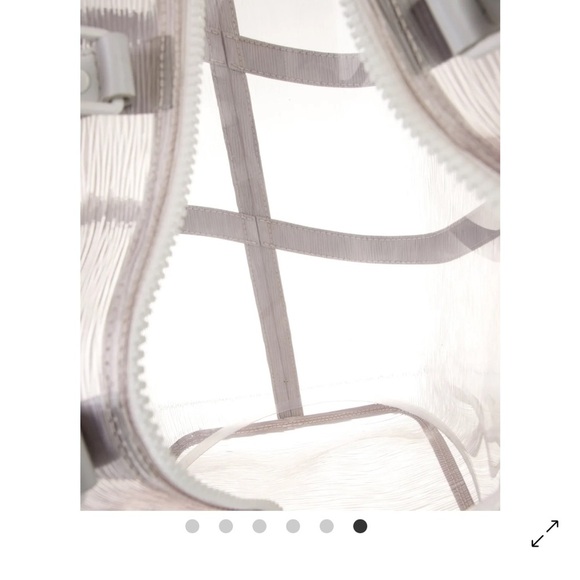 Louis Vuitton
PVC Epi Plage Wavy Keepall Bandouliére Shoulder Bag - Picture 7 of 13